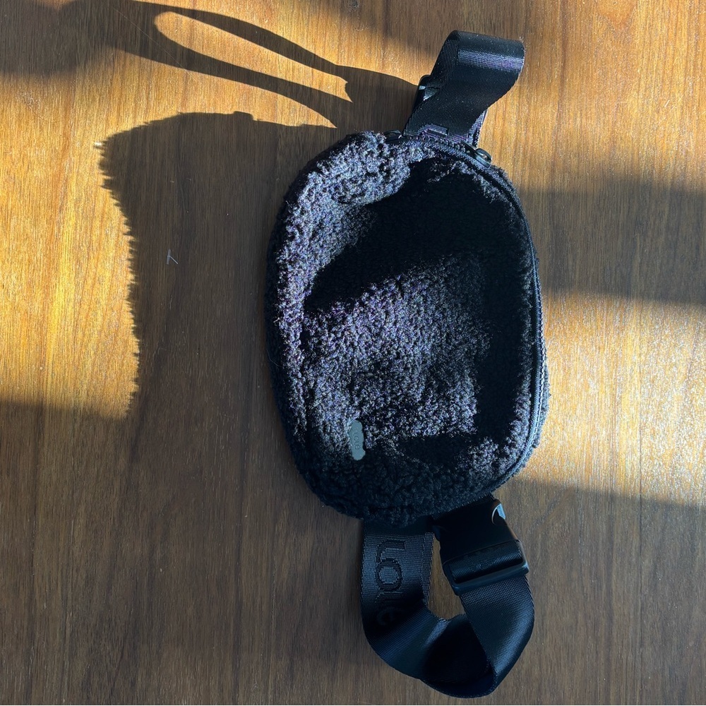 Lole Black Fuzzy Bag New 148